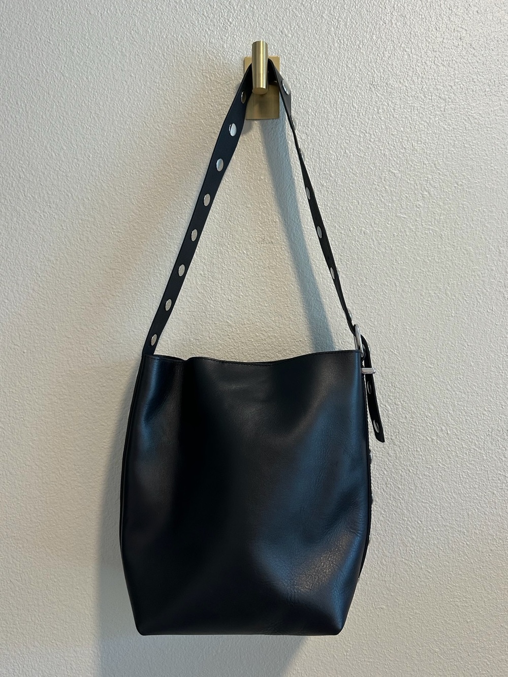 ☀️ New! MADEWELL Essential Medium Bucket Tote in True Black - Picture 7 of 16